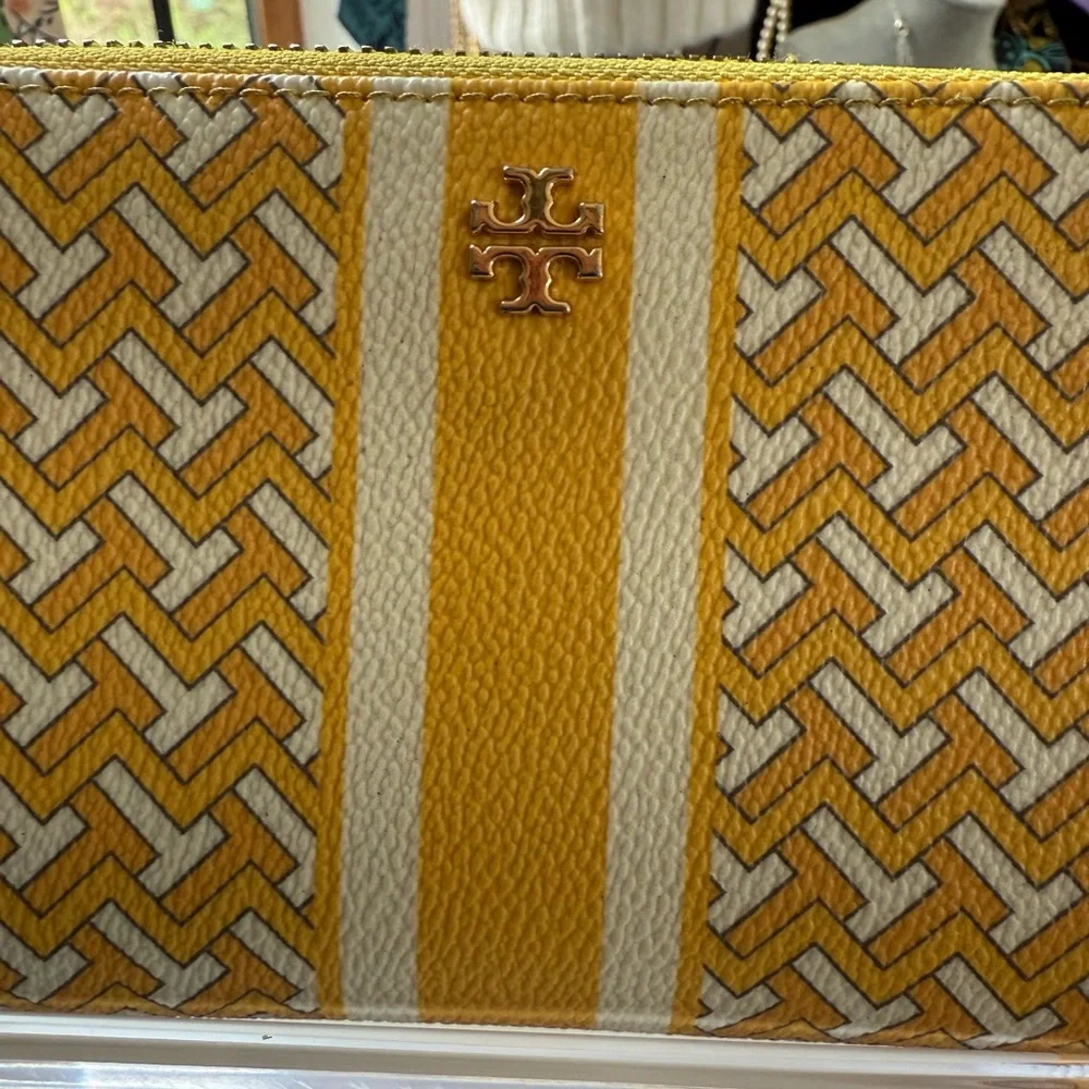 Tory Burch Yellow White Zip Around Wallet Designer Logo Leather Long Clutch